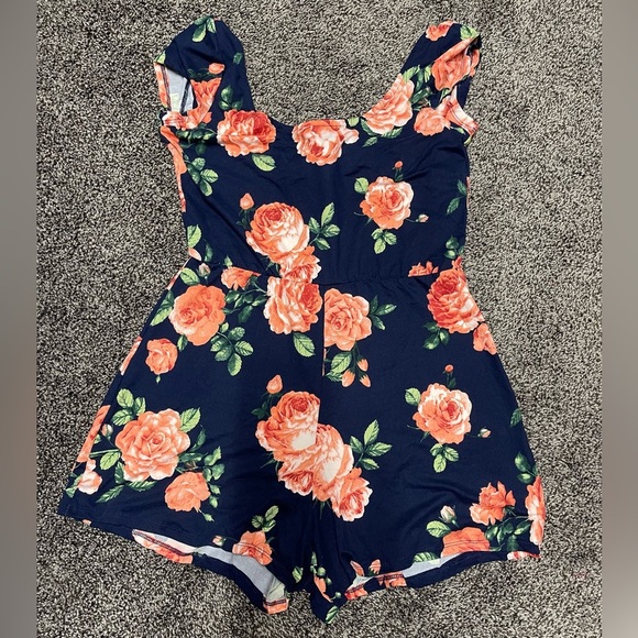 NWT floral romper - Picture 3 of 8